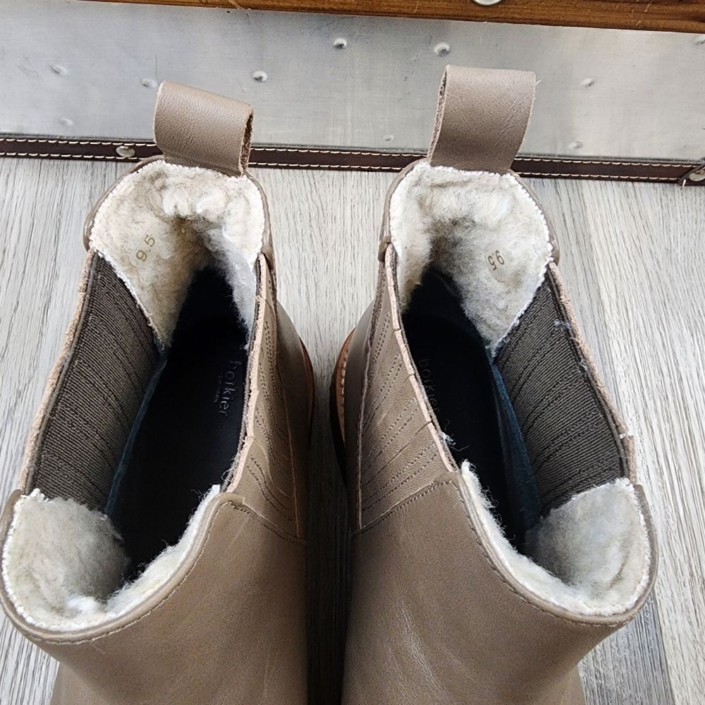 NWOB Botkier Leather Everyday Chelsea Boots size 9.5 - Picture 2 of 9